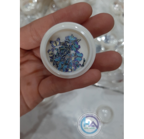 Bướm đính móng