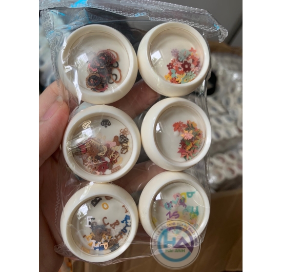 Bướm đính móng