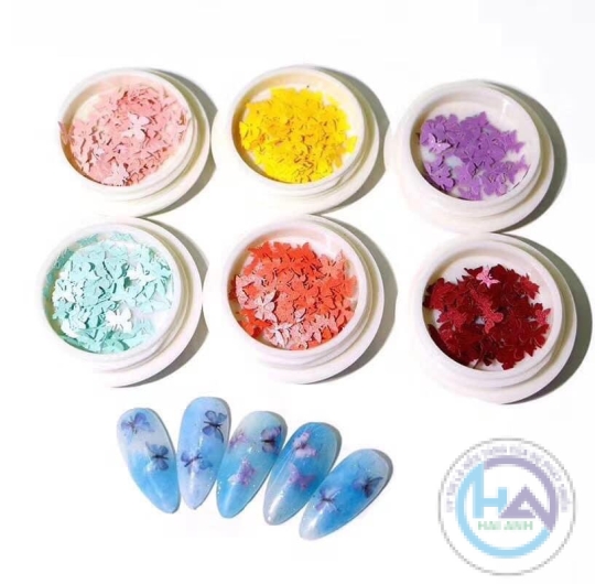 Bướm đính móng