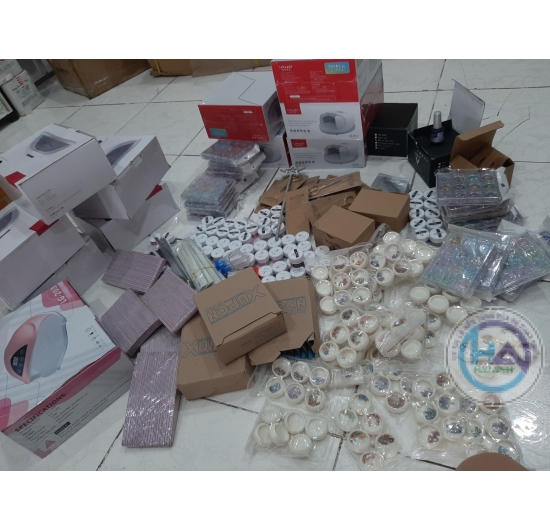 Bướm đính móng